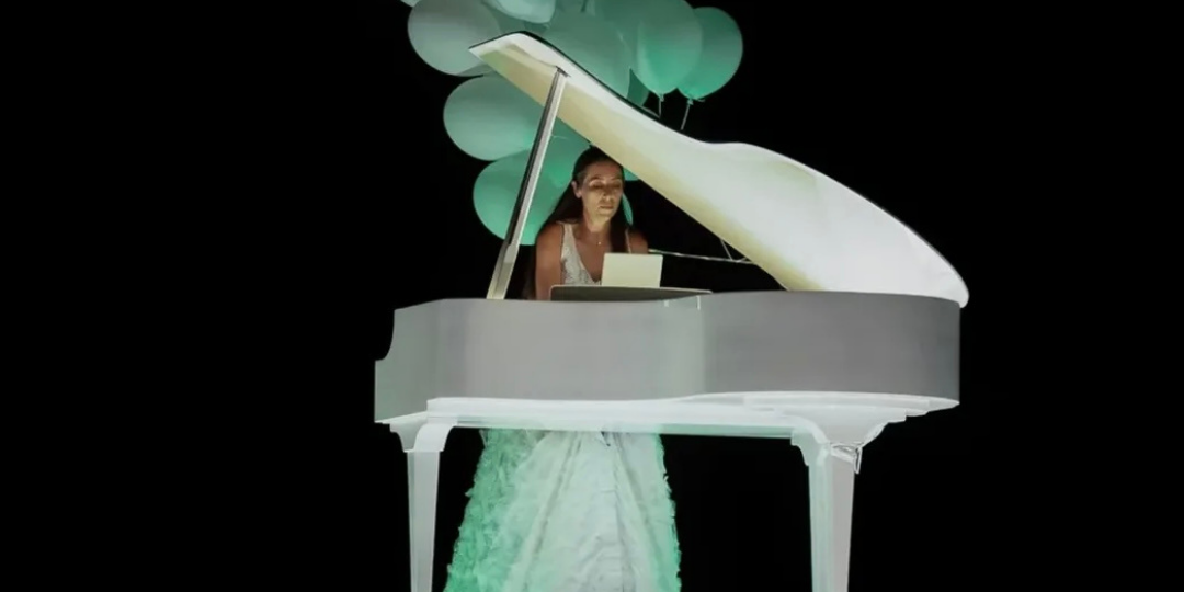 8 Flying Piano